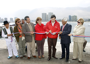 Ministro Golborne encabeza inauguración de nueva  explanada de caleta Cavancha