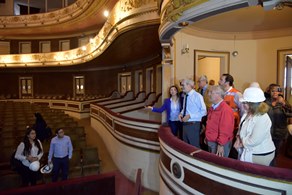 Ministro Fontaine inspecciona trabajos de restauración del Teatro Municipal de Iquique