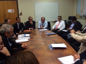 Ministro Undurraga convoca a principales actores para acelerar solución de conectividad en ruta que une Iquique y Alto Hospicio.