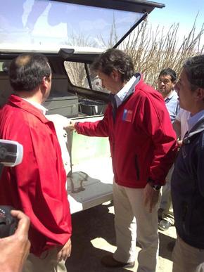 Ministro Golborne certifica en terreno clausura de pozos de extracción ilegal de agua en Región de Tarapacá