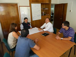 SEREMI de Obras Públicas y gobernador del Tamarugal analizan alternativas de acceso a Huatacondo.