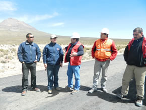 MOP inspecciona en terreno obras viales de Cariquima