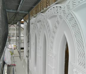 Rescatan detalles ornamentales en madera de la Torre Reloj